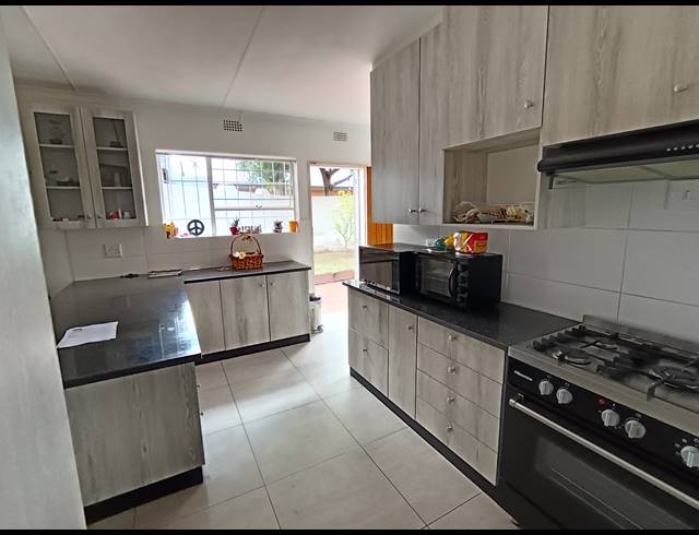 3 BEDROOM HOUSE FOR SALE IN BRACKENHURST